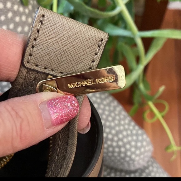 Michael Kors Selma Studded Satchel & Crossbody XL & FREE wallet & LC earrings! - Picture 6 of 10